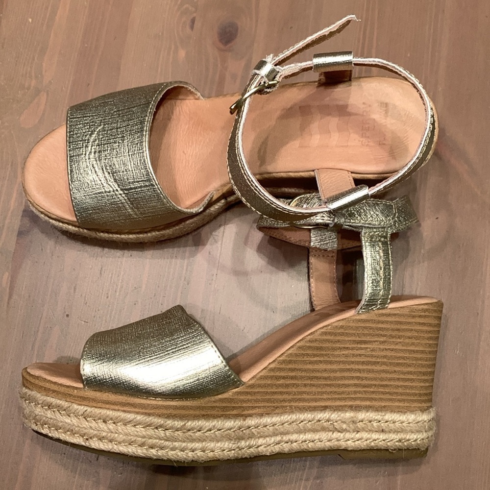 Sperry Women’s Fairwater Plushwave Wedge Sandal 8 - Picture 2 of 5